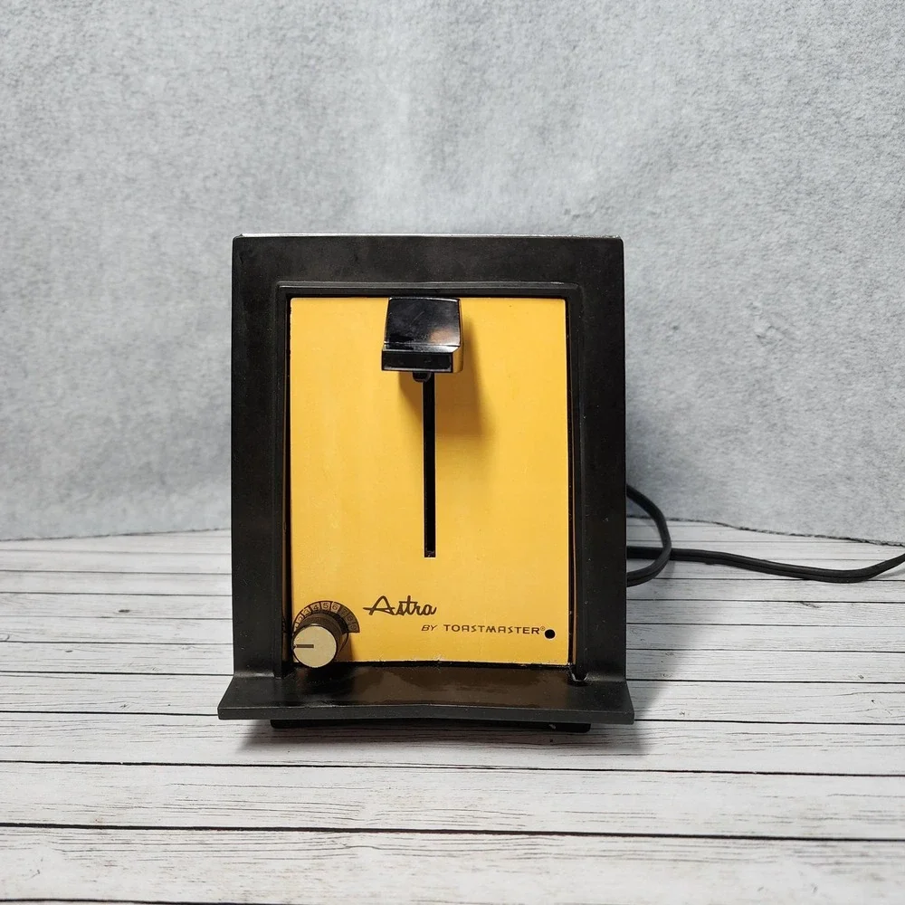 Vintage Toastmaster Astra Toaster Chrome Retro Kitchen Decor Made‎ in USA